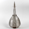 Carafe « Sirènes et Grenouilles » verre blanc patiné gris de René LALIQUE | Biron Carafe "Sirènes et Grenouilles" verre blanc patiné gris de René LALIQUE