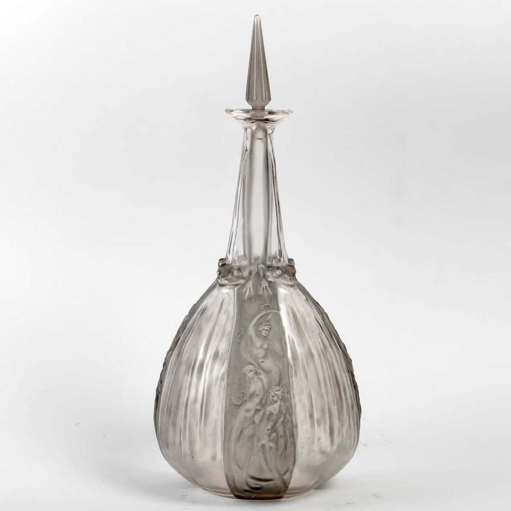 Carafe « Sirènes et Grenouilles » verre blanc patiné gris de René LALIQUE | Biron Carafe "Sirènes et Grenouilles" verre blanc patiné gris de René LALIQUE