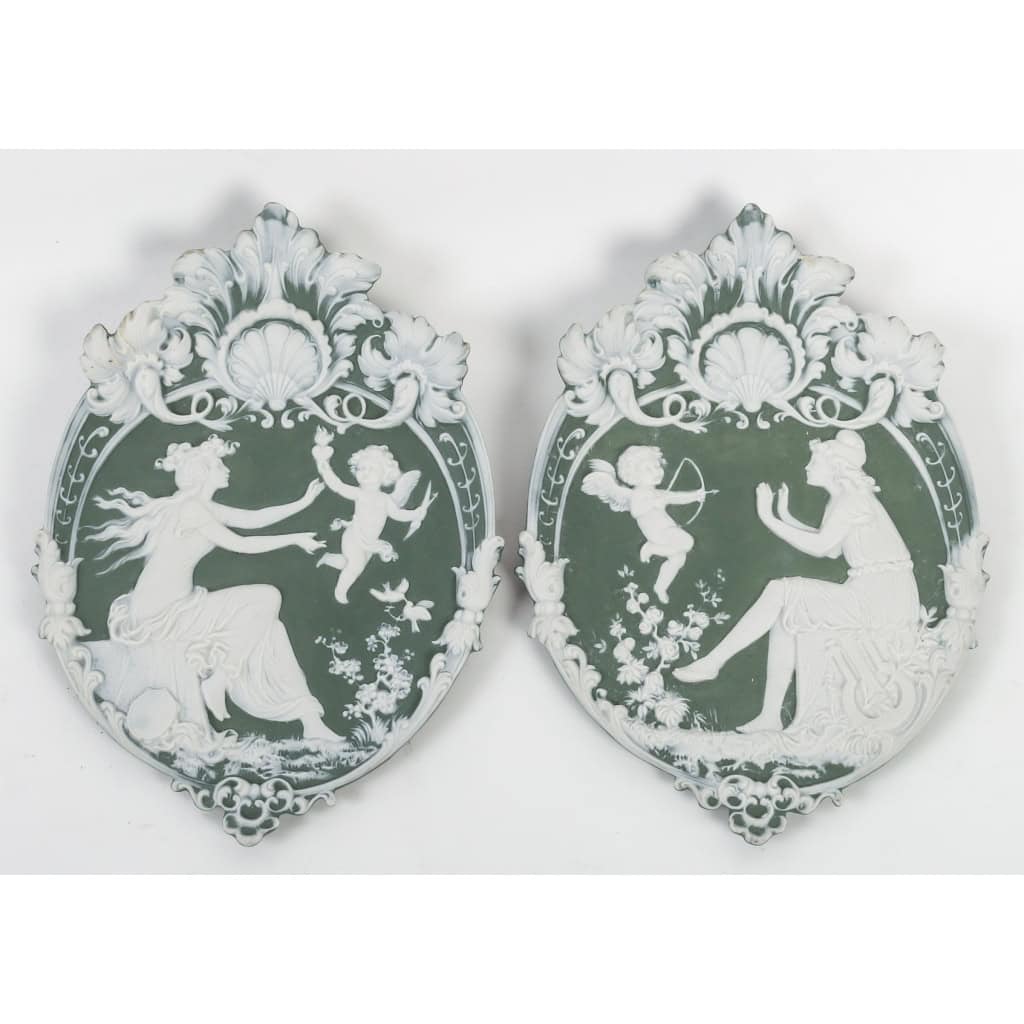 Paire de plaques en porcelaine de style Wedgwood fin XIXème siècle | Biron ||||||||