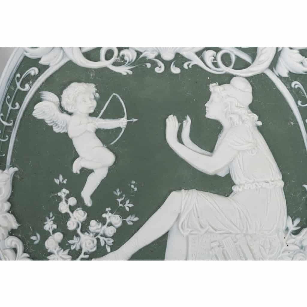 Paire de plaques en porcelaine de style Wedgwood fin XIXème siècle | Biron Paire de plaques en porcelaine de style Wedgwood fin XIXème siècle