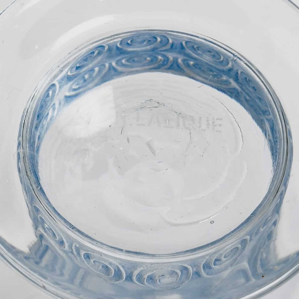 Suite de Trois Verres « Chinon » verre blanc patiné bleu de René LALIQUE | Biron Suite de Trois Verres "Chinon" verre blanc patiné bleu de René LALIQUE