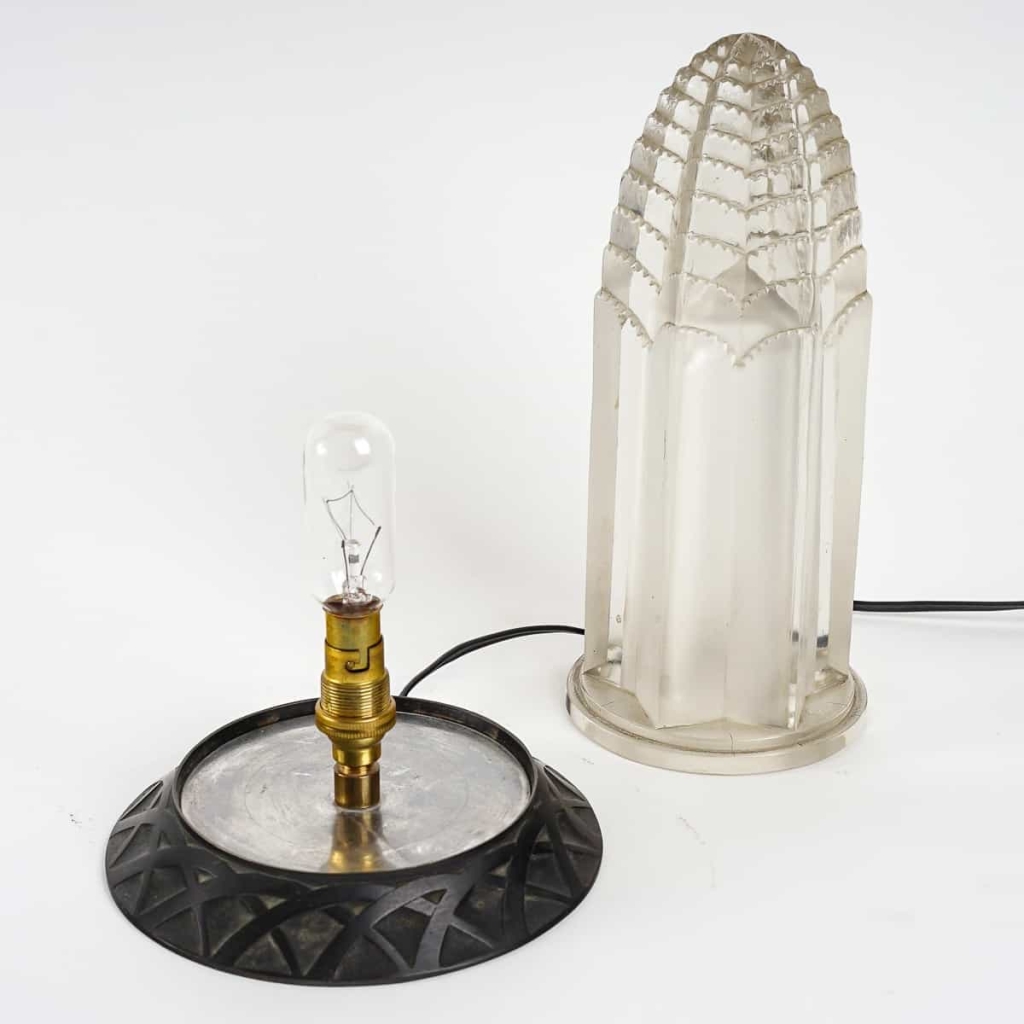 Veilleuse « Normandie » verre blanc – socle en bronze de René LALIQUE | Biron Veilleuse "Normandie" verre blanc - socle en bronze de René LALIQUE