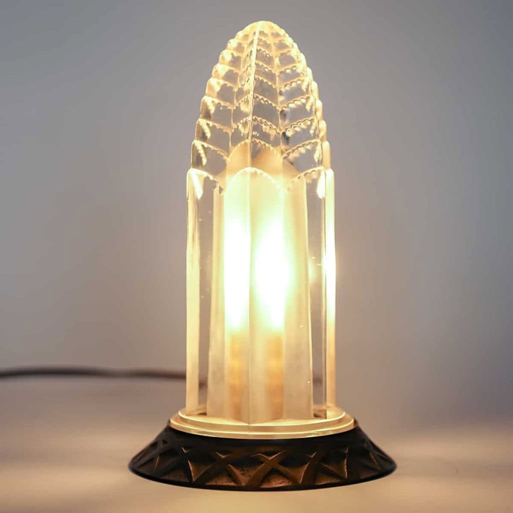 Veilleuse « Normandie » verre blanc – socle en bronze de René LALIQUE | Biron Veilleuse "Normandie" verre blanc - socle en bronze de René LALIQUE