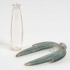 Flacon Tiare « Eucalyptus » verre blanc patiné bleu vert de René LALIQUE | Biron Flacon Tiare "Eucalyptus" verre blanc patiné bleu vert de René LALIQUE