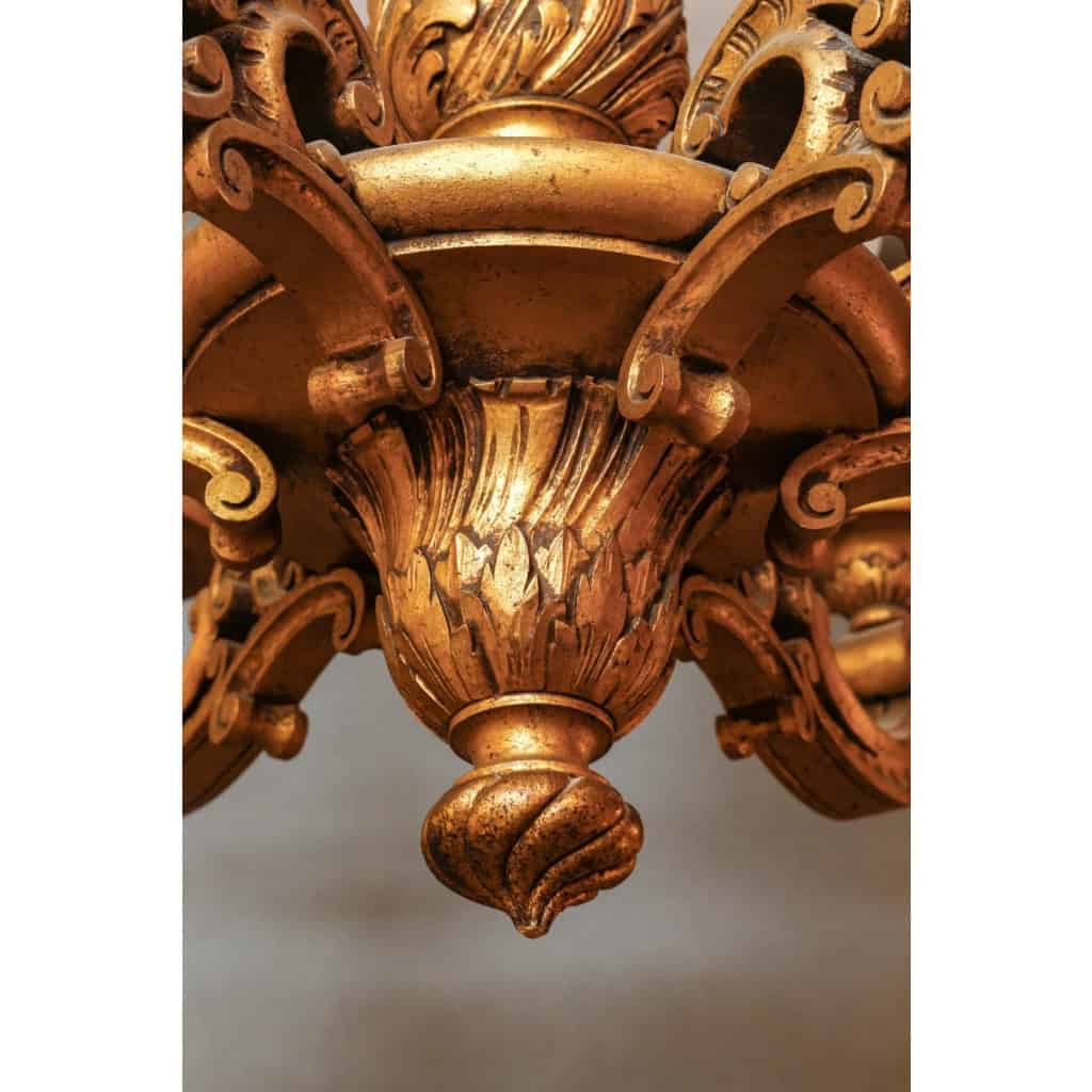 Lustre en bois sculpté et doré, Style Louis XIV