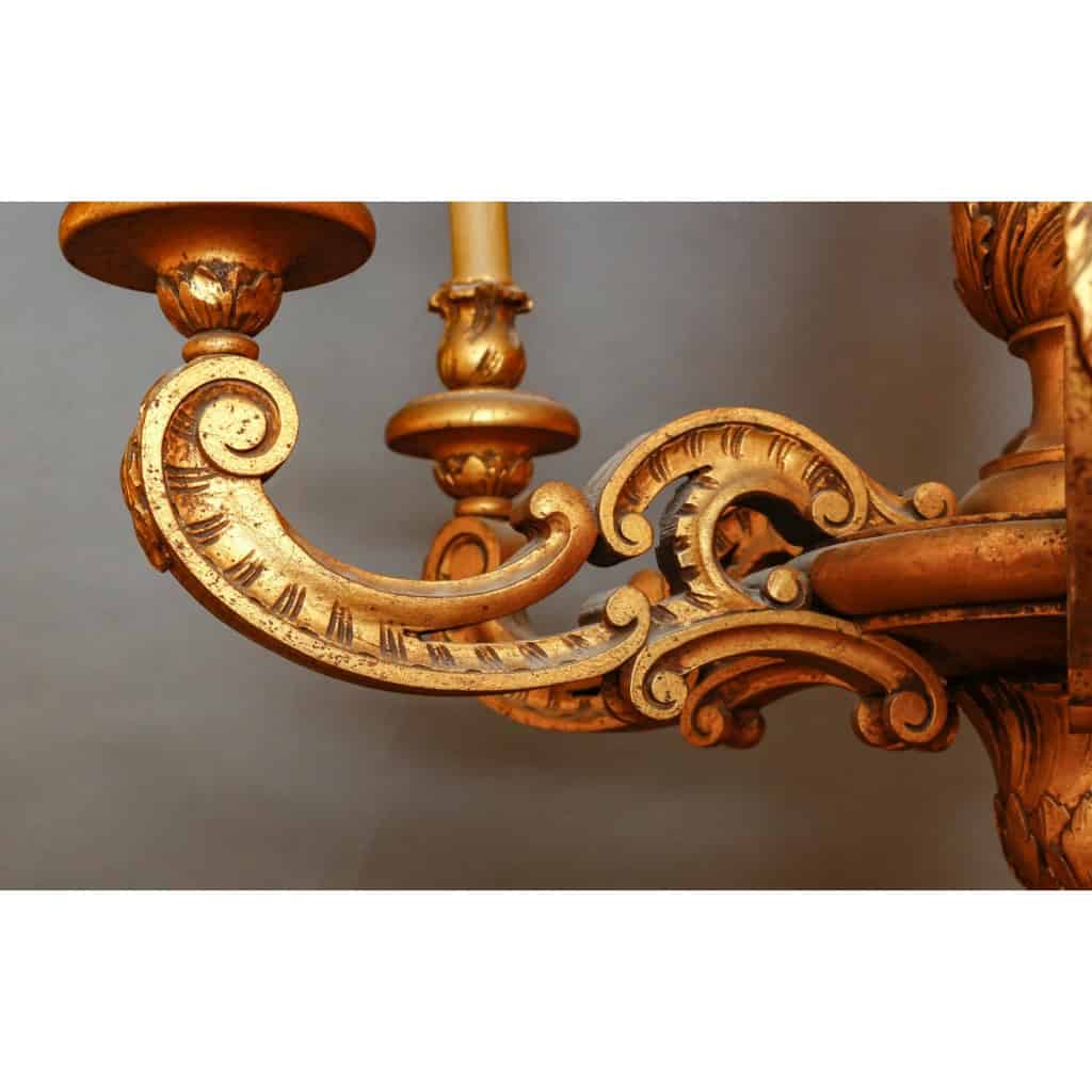 Lustre en bois sculpté et doré, Style Louis XIV