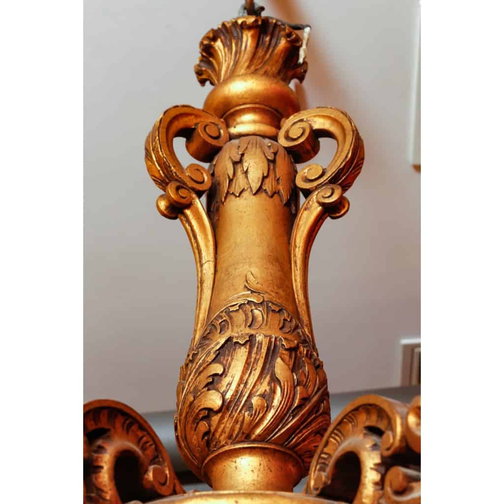 Lustre en bois sculpté et doré, Style Louis XIV