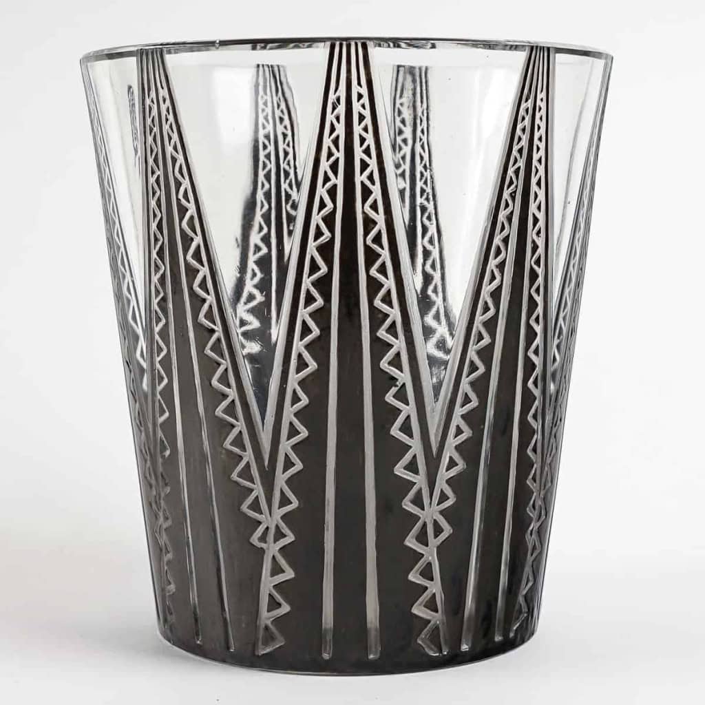 Vase « Nimroud » verre blanc émaillé noir de René LALIQUE | Biron |||||||