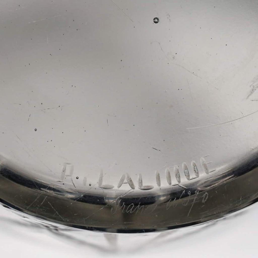 Vase « Nimroud » verre blanc émaillé noir de René LALIQUE | Biron Vase "Nimroud" verre blanc émaillé noir de René LALIQUE