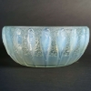Coupe « Perruches » verre opalescent patiné vert de René LALIQUE | Biron Coupe "Perruches" verre opalescent patiné vert de René LALIQUE