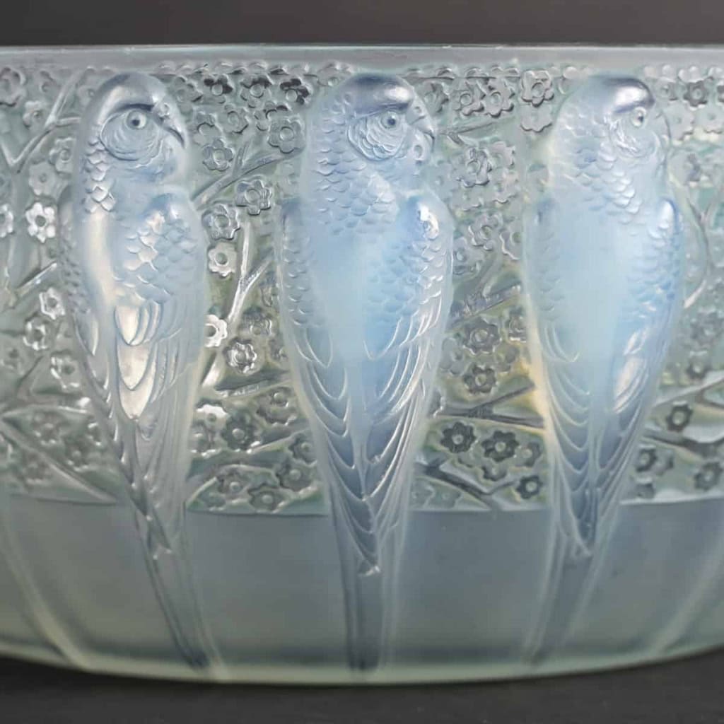 Coupe « Perruches » verre opalescent patiné vert de René LALIQUE | Biron Coupe "Perruches" verre opalescent patiné vert de René LALIQUE