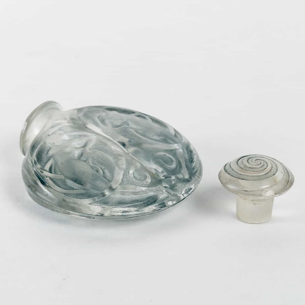 Flacon « Naïades » verre patiné bleu de René LALIQUE | Biron Flacon "Naïades" verre patiné bleu de René LALIQUE