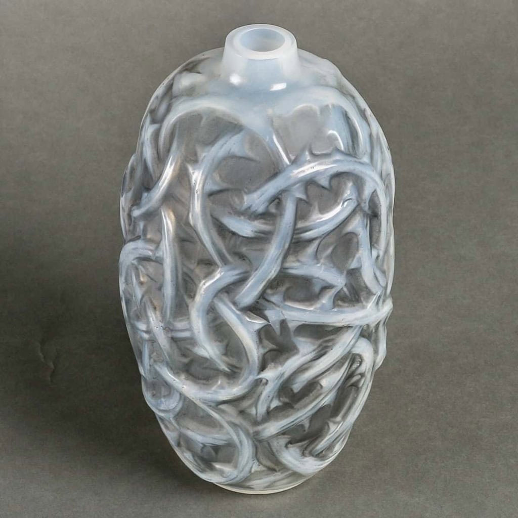 Vase « Ronces » verre opalescent patiné gris de René LALIQUE | Biron Vase "Ronces" verre opalescent patiné gris de René LALIQUE