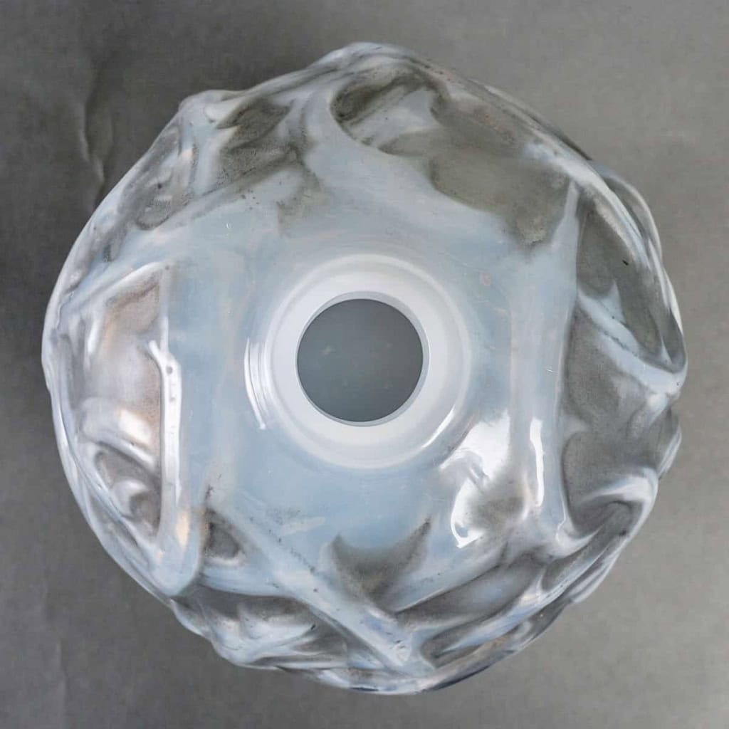 Vase « Ronces » verre opalescent patiné gris de René LALIQUE | Biron Vase "Ronces" verre opalescent patiné gris de René LALIQUE