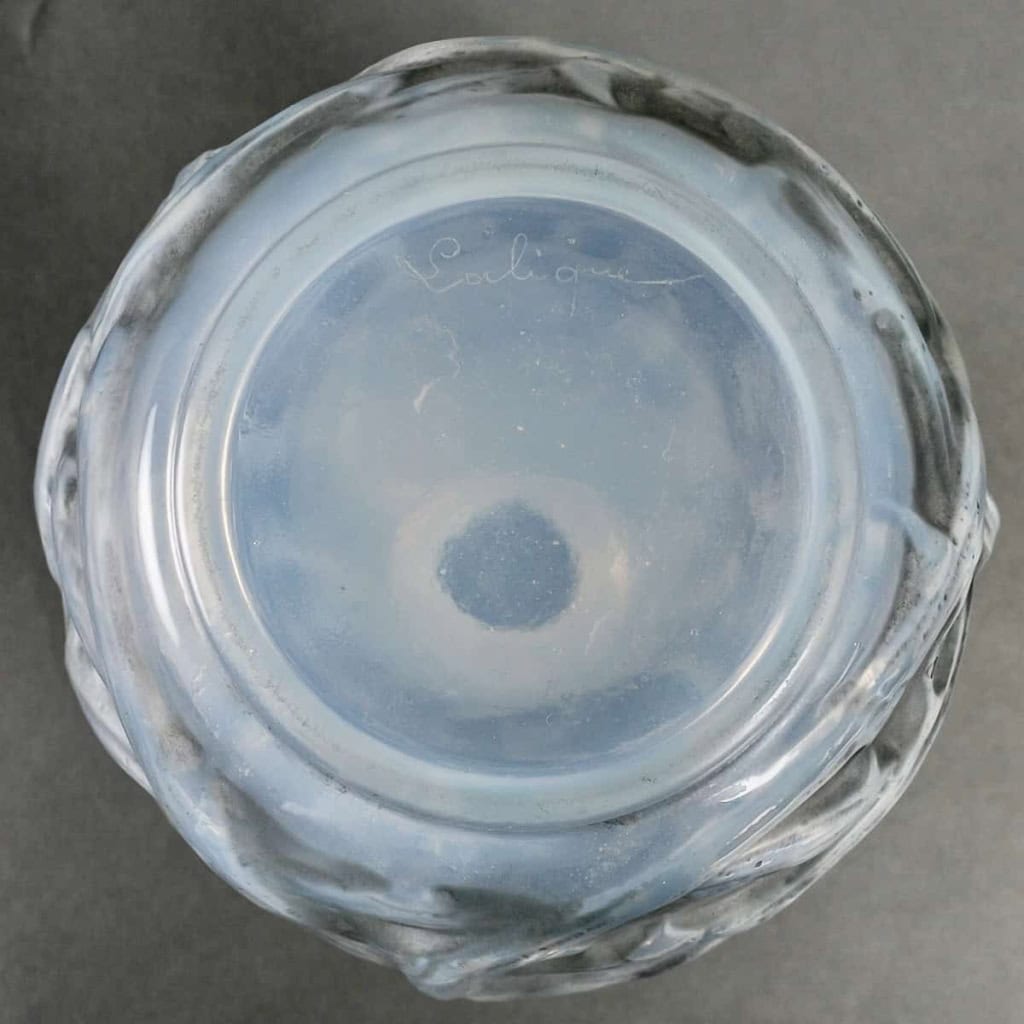 Vase « Ronces » verre opalescent patiné gris de René LALIQUE | Biron Vase "Ronces" verre opalescent patiné gris de René LALIQUE