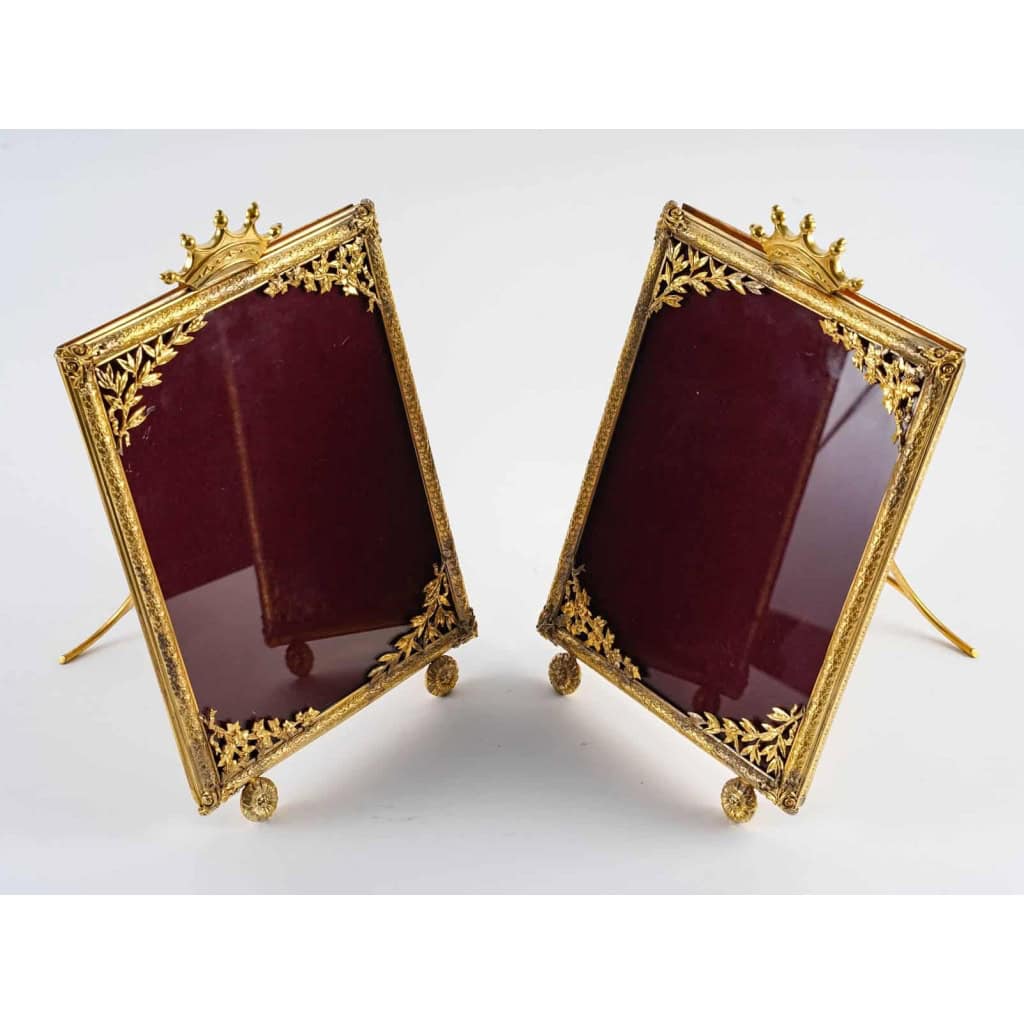 Une paire de cadres photos avec couronne fin XIXème siècle | Biron Une paire de cadres photos avec couronne fin XIXème siècle