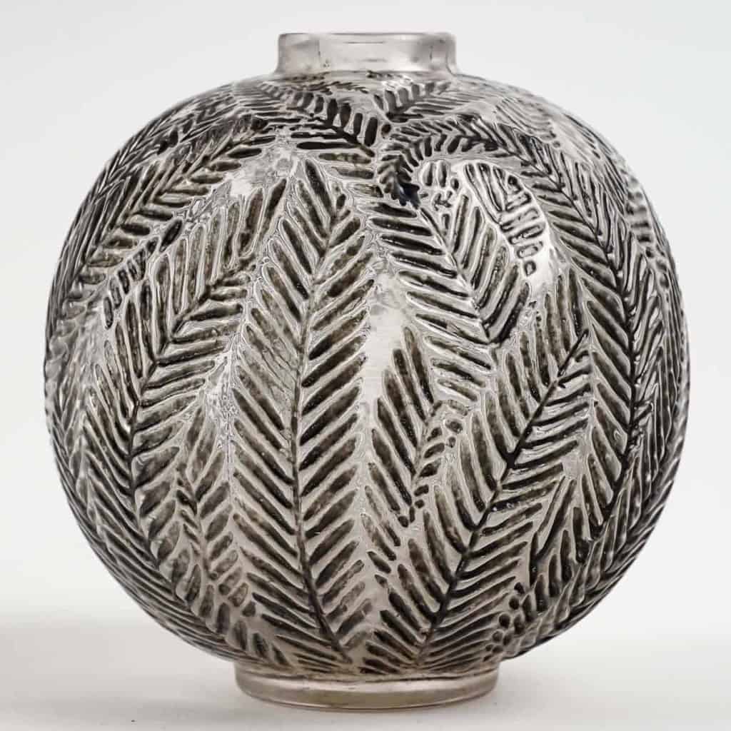 Vase « Palmes » verre blanc émaillé noir de René LALIQUE | Biron |||||||