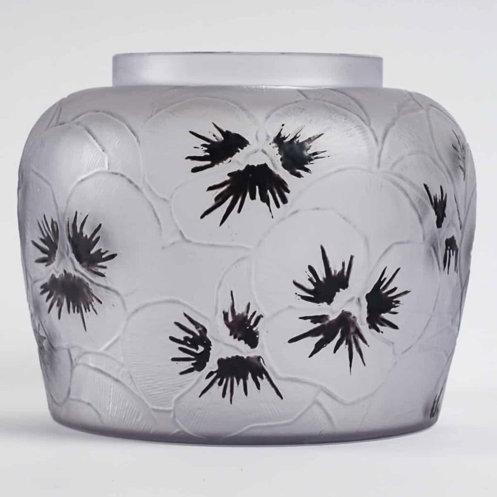 Vase « Pensées » verre bleu clair émaillé noir de René LALIQUE | Biron Vase "Pensées" verre bleu clair émaillé noir de René LALIQUE