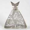 Flacon « D’Où Vient-Il » verre blanc patiné gris de René LALIQUE pour Vigny | Biron Flacon "D'Où Vient-Il" verre blanc patiné gris de René LALIQUE pour Vigny
