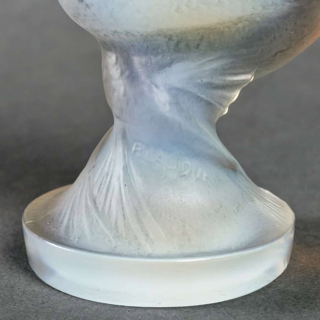 Mascotte Automobile Statuette « Sirène » verre opalescent patiné gris de René LALIQUE | Biron Mascotte Automobile Statuette "Sirène" verre opalescent patiné gris de René LALIQUE