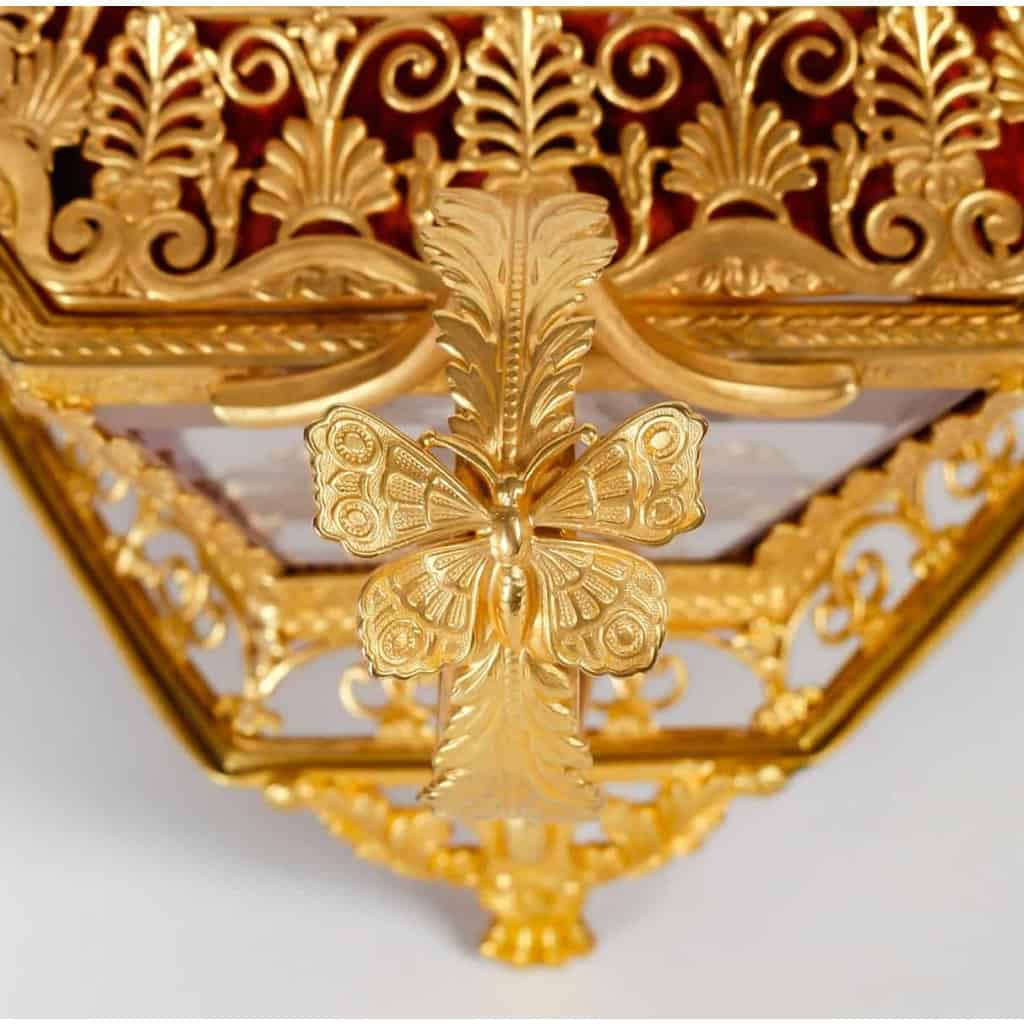 Un coffret en cristal gravé et ornementation en bronze doré fin XIXème siècle | Biron Un coffret en cristal gravé et ornementation en bronze doré fin XIXème siècle