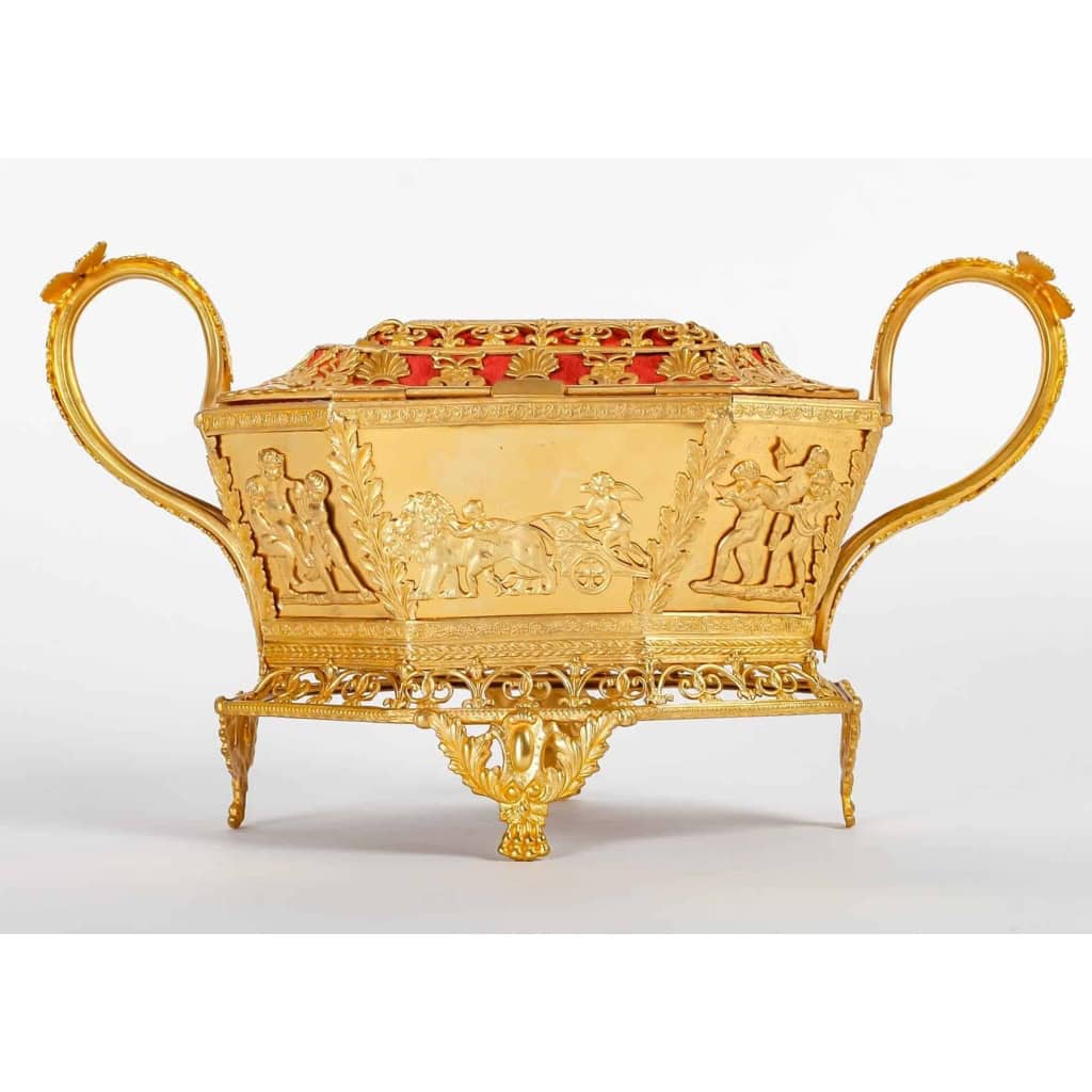 Un coffret en cristal gravé et ornementation en bronze doré fin XIXème siècle | Biron Un coffret en cristal gravé et ornementation en bronze doré fin XIXème siècle