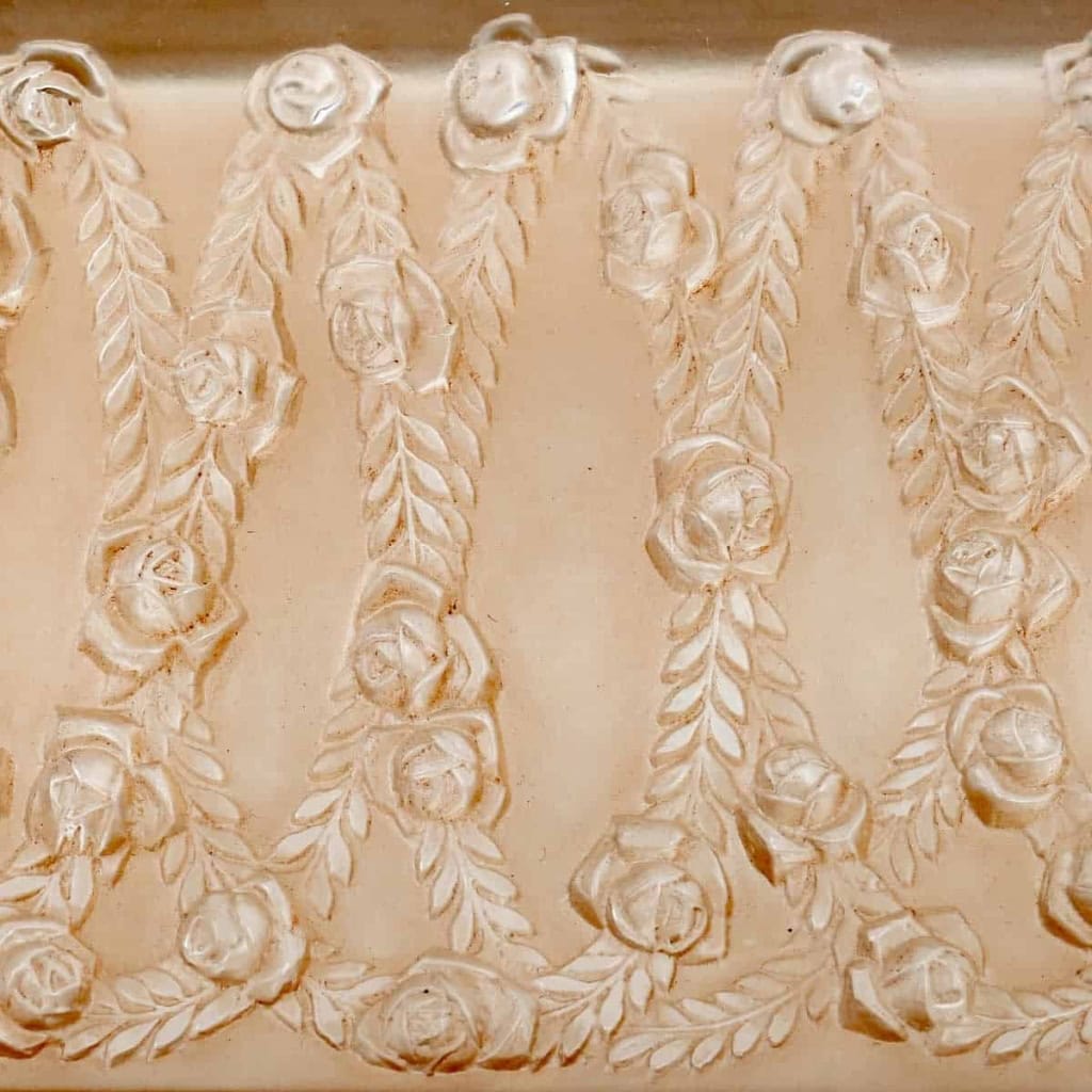 Coupe « Roses » verre blanc patiné sépia de René LALIQUE | Biron Coupe "Roses" verre blanc patiné sépia de René LALIQUE