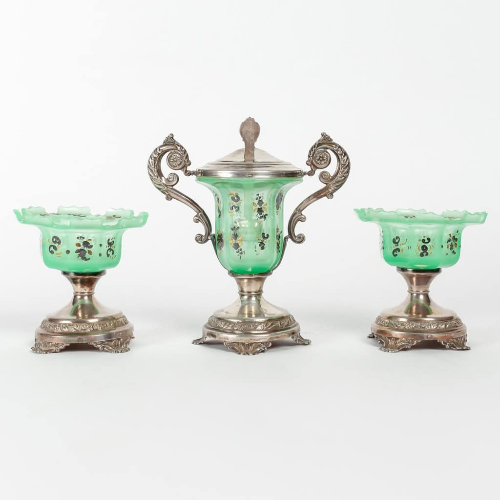 Set de confiturier en opaline vert émaillé du XIXème siècle avec base en argent | Biron |||||||||||