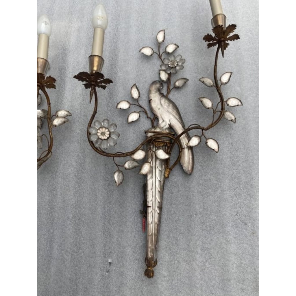 1950/70′ Paire d’Appliques à la Perruche Posée Sur Une Gaine, Maison Baguès | Biron 1950/70′ Paire d’Appliques à la Perruche Posée Sur Une Gaine, Maison Baguès