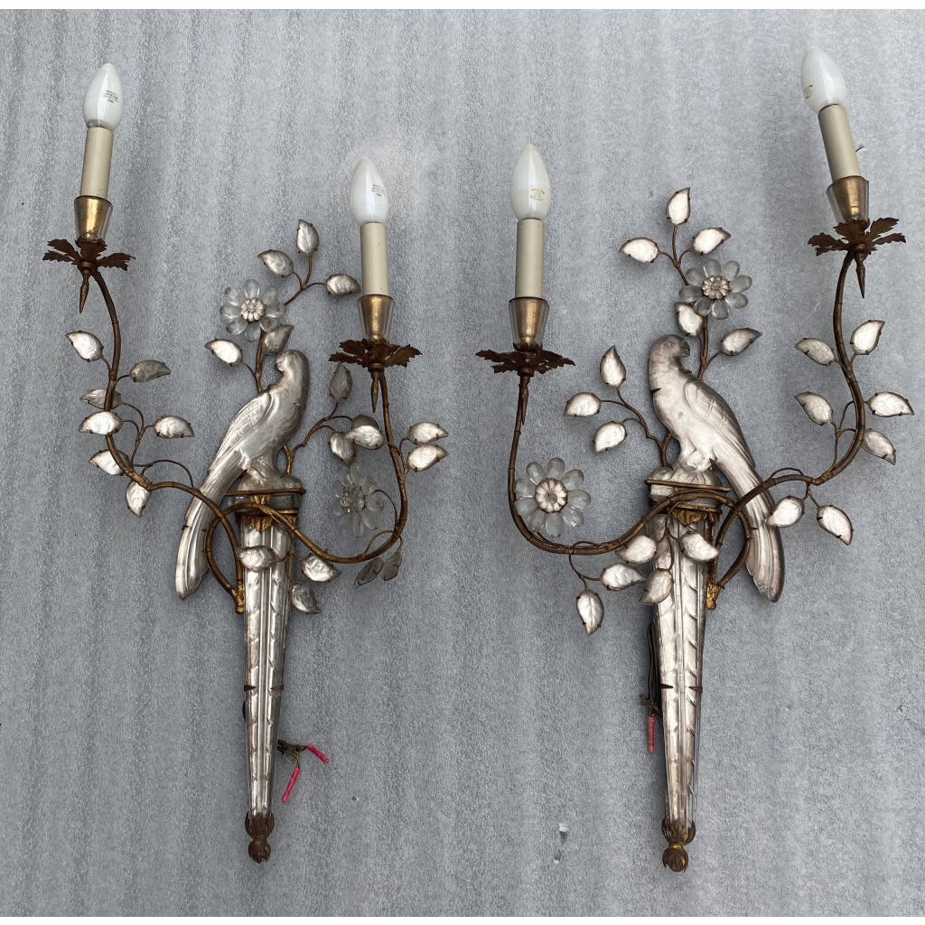 1950/70′ Paire d’Appliques à la Perruche Posée Sur Une Gaine, Maison Baguès | Biron 1950/70′ Paire d’Appliques à la Perruche Posée Sur Une Gaine, Maison Baguès