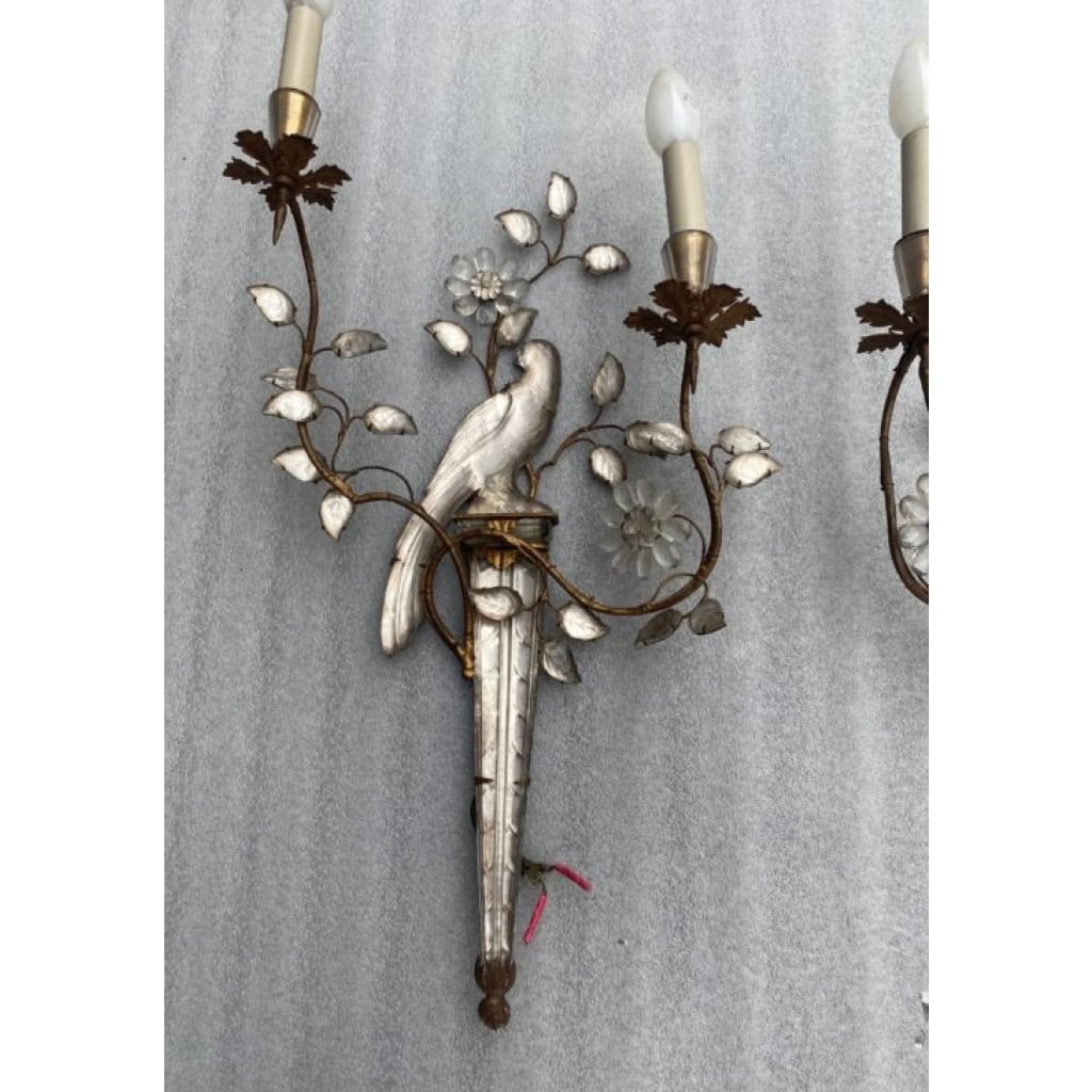 1950/70′ Paire d’Appliques à la Perruche Posée Sur Une Gaine, Maison Baguès | Biron 1950/70′ Paire d’Appliques à la Perruche Posée Sur Une Gaine, Maison Baguès