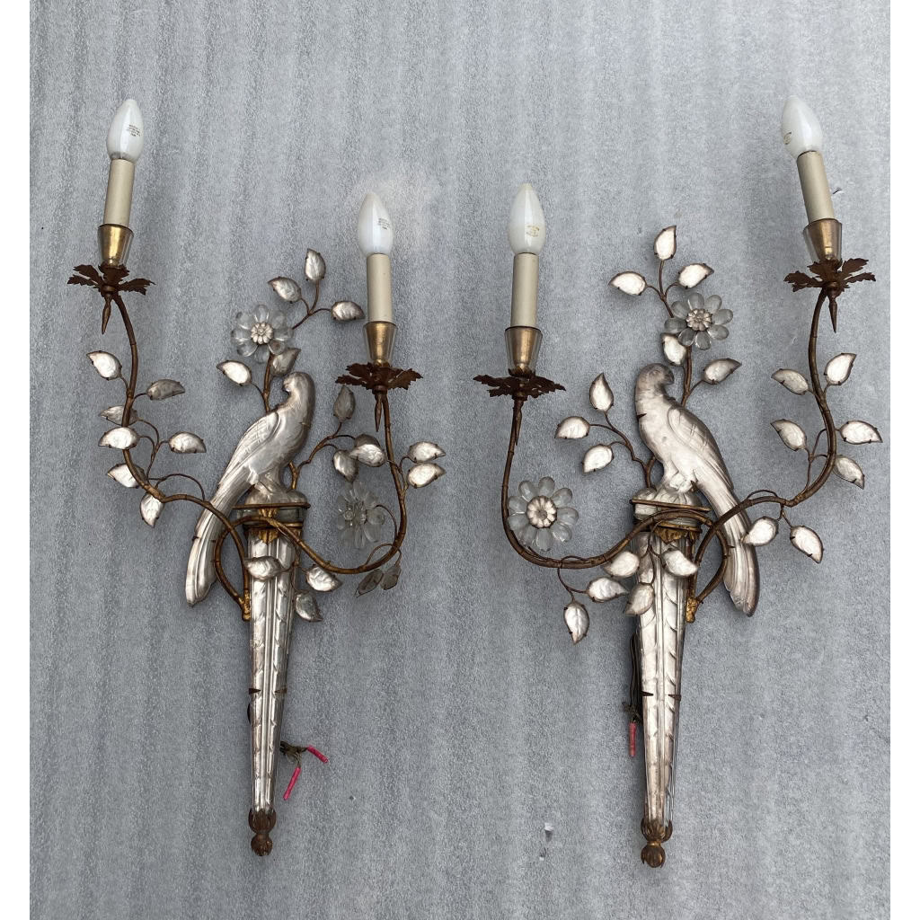 1950/70′ Paire d’Appliques à la Perruche Posée Sur Une Gaine, Maison Baguès | Biron 1950/70′ Paire d’Appliques à la Perruche Posée Sur Une Gaine, Maison Baguès