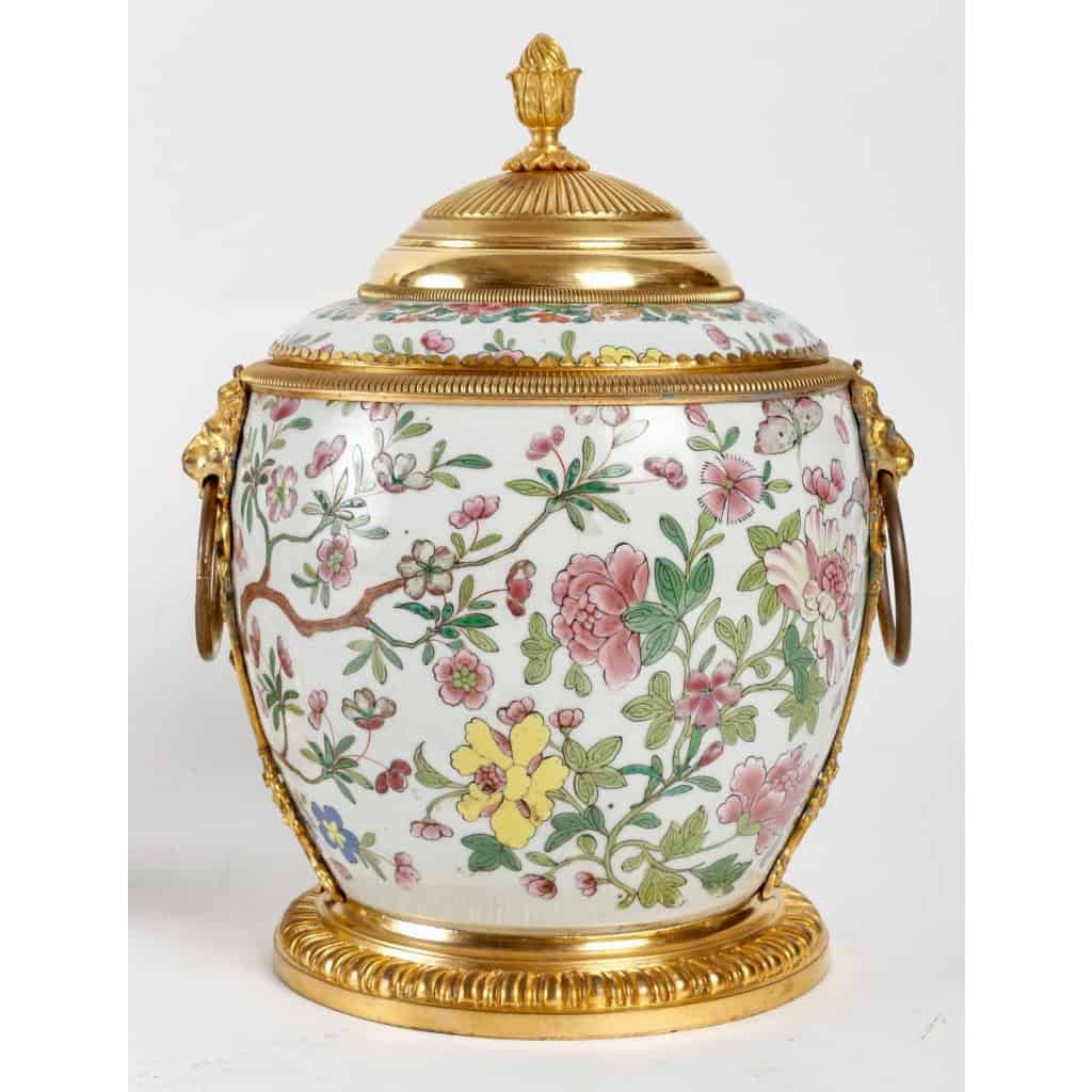 Paire de Pots à Gingembre en Porcelaine de Style Régence circa 1870 | Biron Paire de Pots à Gingembre en Porcelaine de Style Régence circa 1870