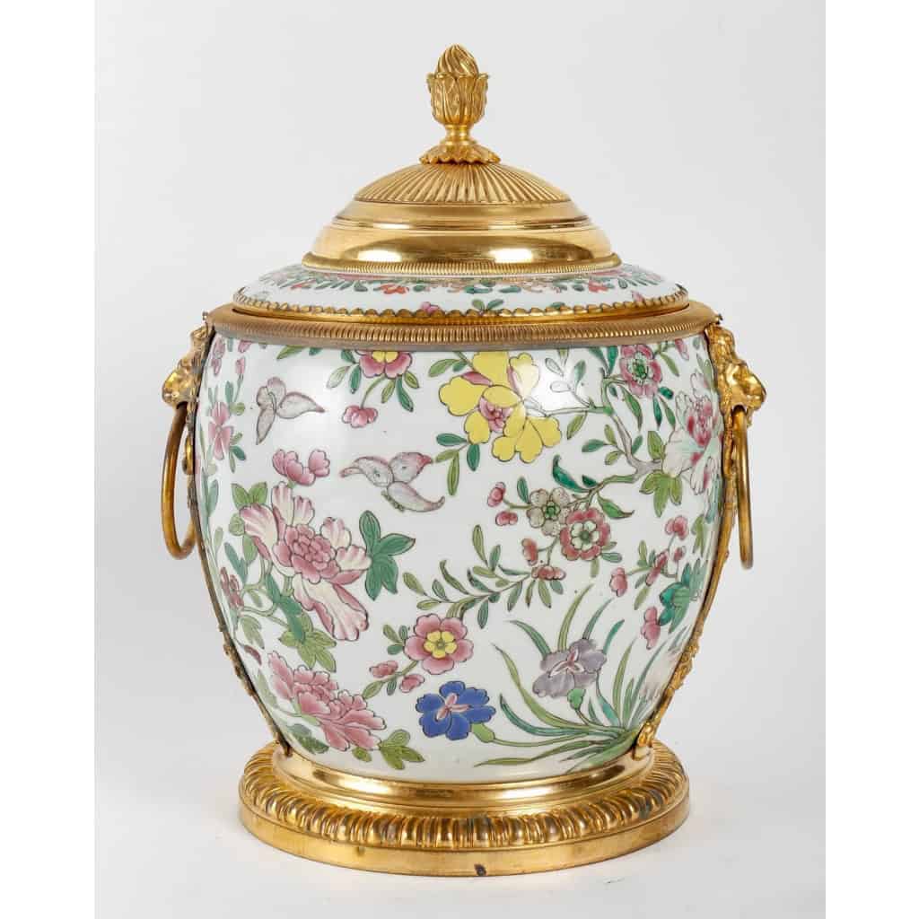 Paire de Pots à Gingembre en Porcelaine de Style Régence circa 1870 | Biron Paire de Pots à Gingembre en Porcelaine de Style Régence circa 1870