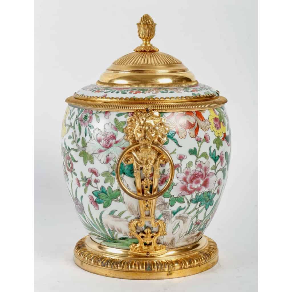 Paire de Pots à Gingembre en Porcelaine de Style Régence circa 1870 | Biron Paire de Pots à Gingembre en Porcelaine de Style Régence circa 1870
