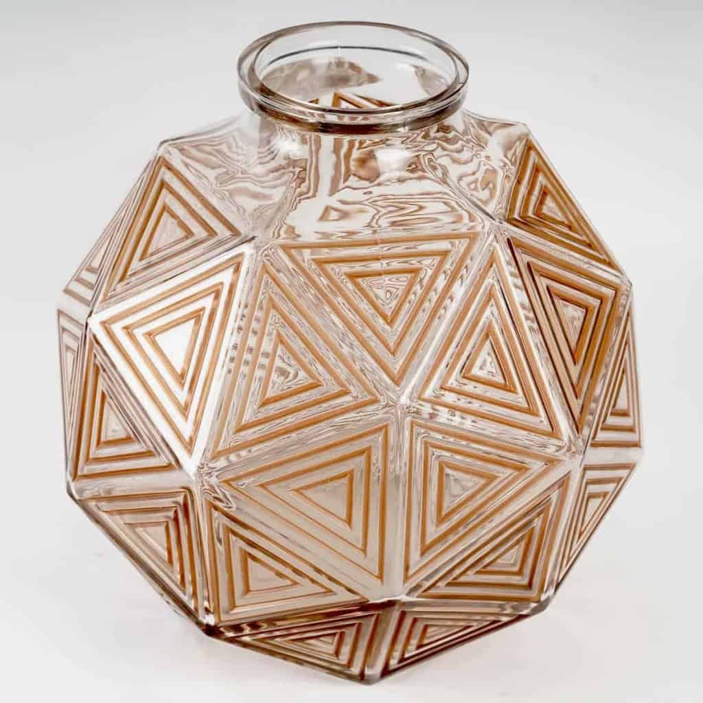 Vase « Nanking » verre blanc patiné sépia de René LALIQUE | Biron Vase "Nanking" verre blanc patiné sépia de René LALIQUE