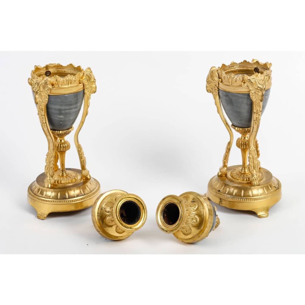 Paire de Cassolettes transformables en Bougeoirs XIXème Siècle Paire de Cassolettes transformables en Bougeoirs XIXème Siècle