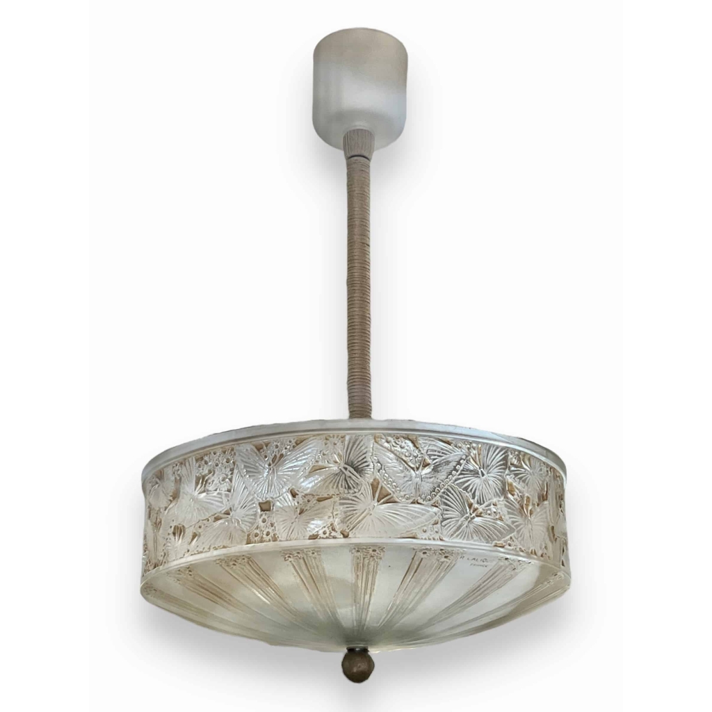 Suspension Plafonnier Lustre « Papillons » verre blanc patiné sépia de René LALIQUE | Biron ||||||||