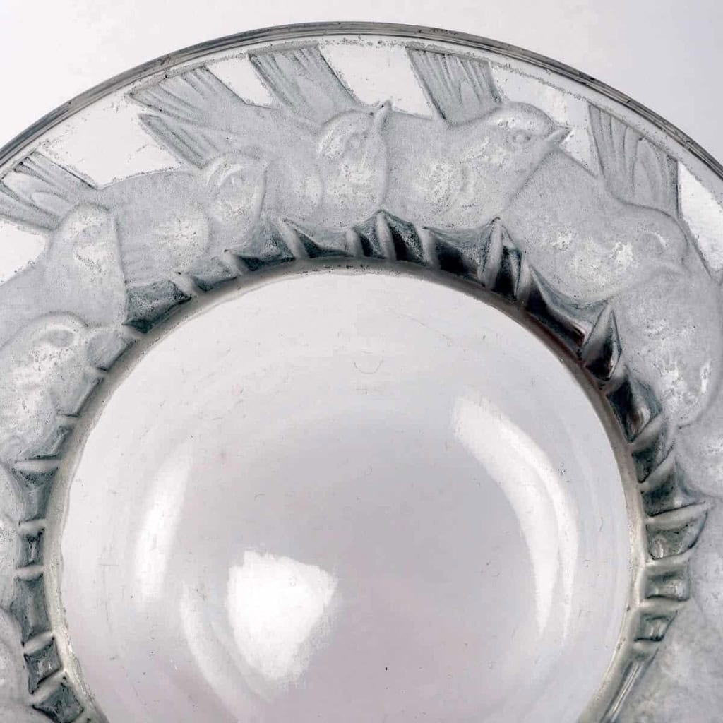 Cendrier « Irène » verre blanc patiné bleu de René LALIQUE | Biron Cendrier "Irène" verre blanc patiné bleu de René LALIQUE