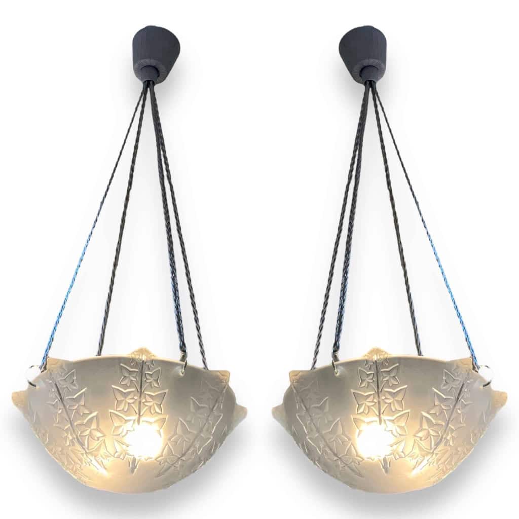 Paire de Suspensions Plafonniers Lustres « Lierre » verre blanc de René LALIQUE | Biron ||||||||