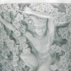 Vase « Bacchus » verre blanc patiné bleu de René LALIQUE | Biron Vase "Bacchus" verre blanc patiné bleu de René LALIQUE