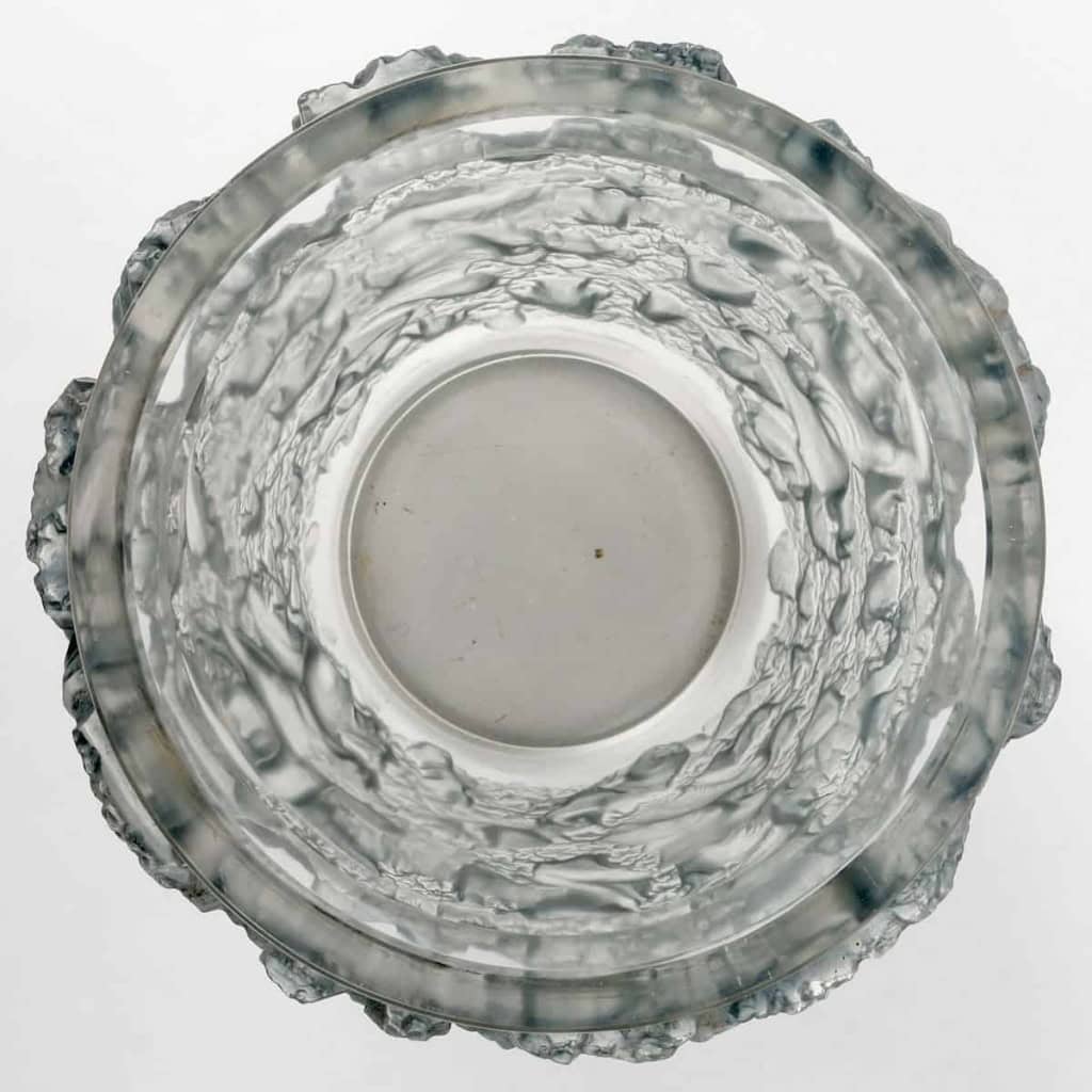 Vase « Bacchus » verre blanc patiné bleu de René LALIQUE | Biron Vase "Bacchus" verre blanc patiné bleu de René LALIQUE