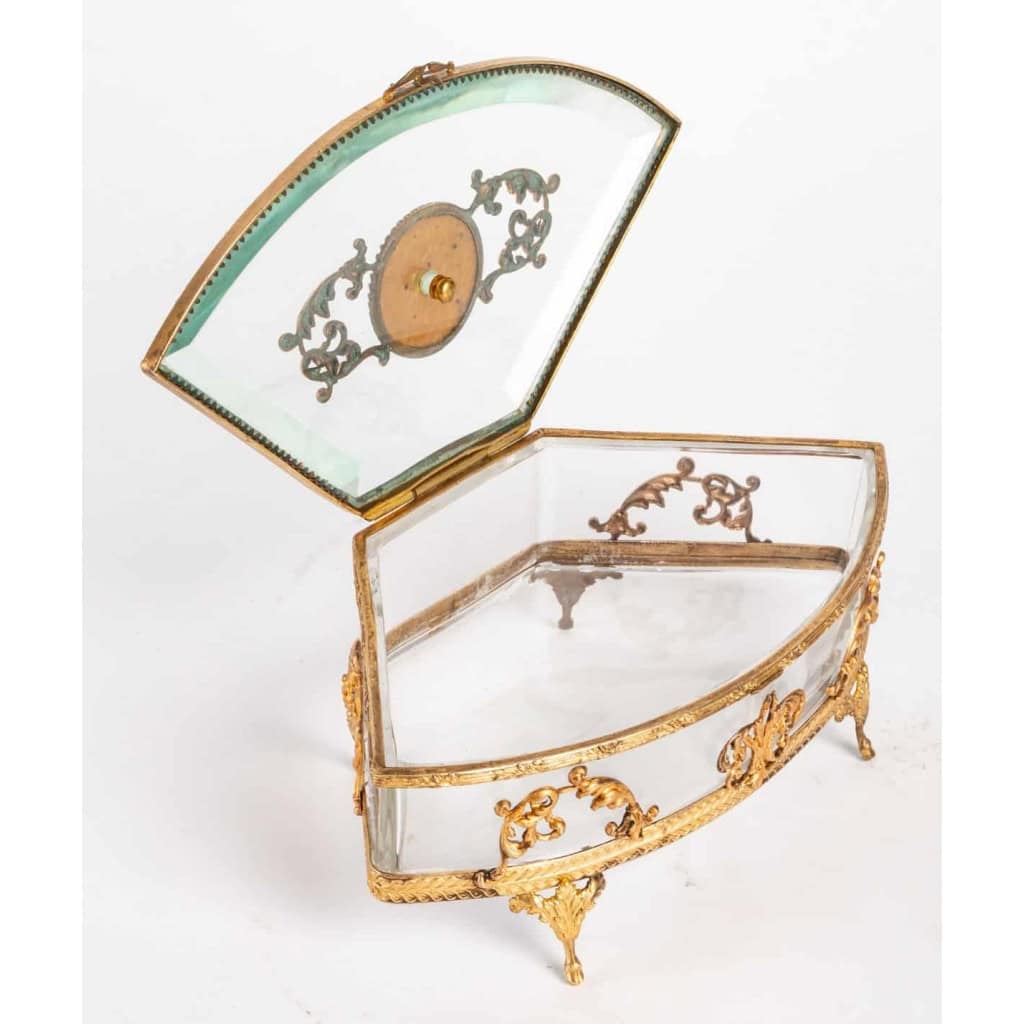 Un coffret en cristal et bronze doré fin XIXème siècle | Biron Un coffret en cristal et bronze doré fin XIXème siècle