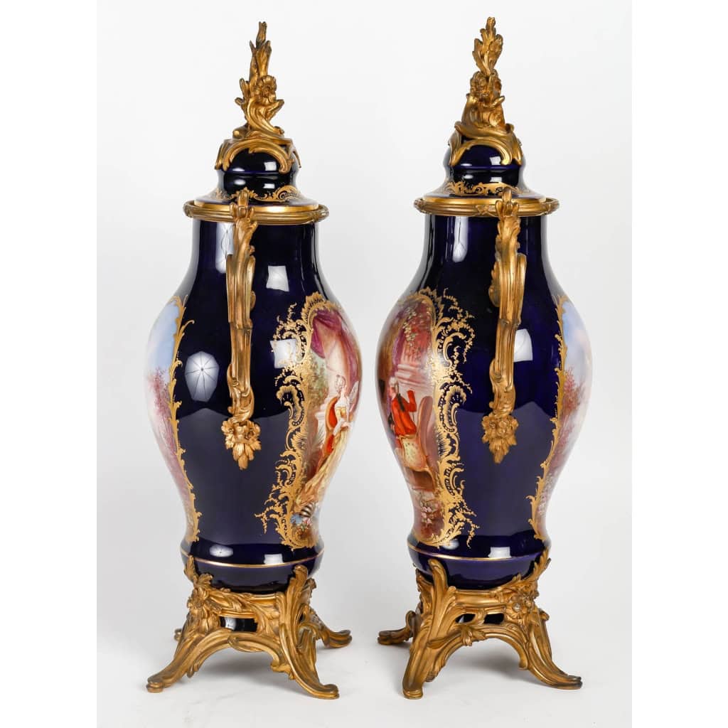 Paire de vases en porcelaine du XIXème siècle, époque Napoléon III