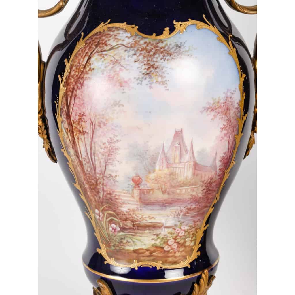 Paire de vases en porcelaine du XIXème siècle, époque Napoléon III