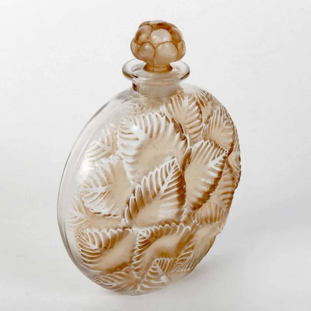 Flacon « Clamart » verre blanc patiné sépia de René LALIQUE | Biron Flacon "Clamart" verre blanc patiné sépia de René LALIQUE