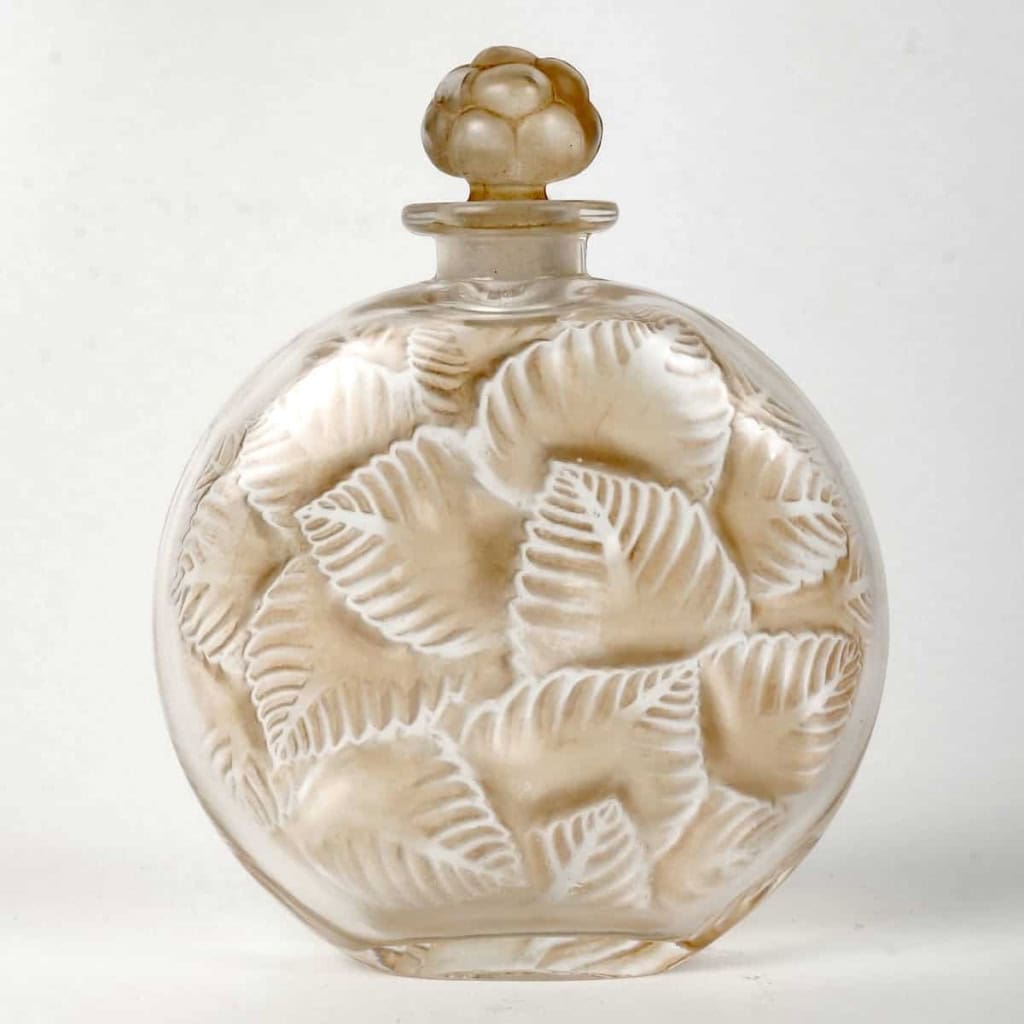 Flacon « Clamart » verre blanc patiné sépia de René LALIQUE | Biron Flacon "Clamart" verre blanc patiné sépia de René LALIQUE