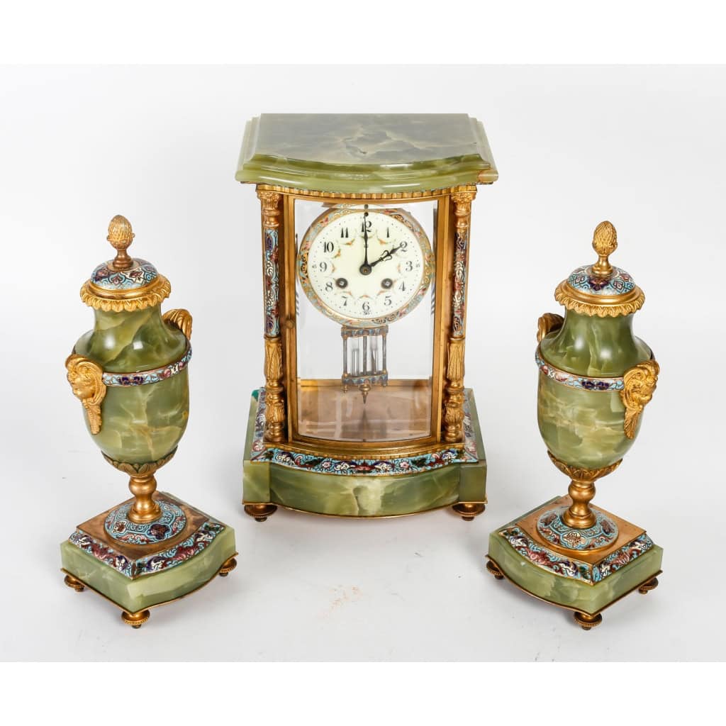 Une garniture en bronze cloisonné et doré fin XIXème siècle | Biron Une garniture en bronze cloisonné et doré fin XIXème siècle