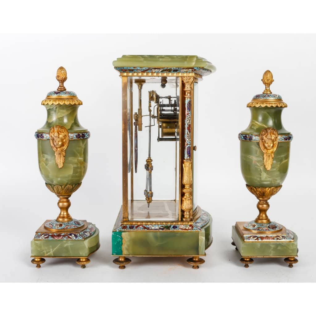 Une garniture en bronze cloisonné et doré fin XIXème siècle | Biron Une garniture en bronze cloisonné et doré fin XIXème siècle