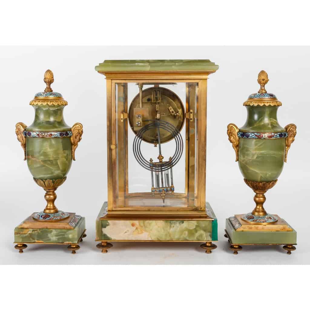 Une garniture en bronze cloisonné et doré fin XIXème siècle | Biron Une garniture en bronze cloisonné et doré fin XIXème siècle